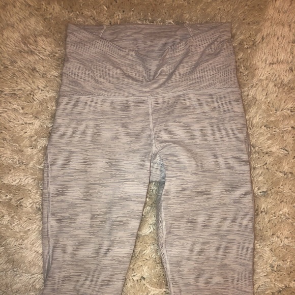 Barely Worn Lululemon Leggings!! Size 4:) - Picture 6 of 7